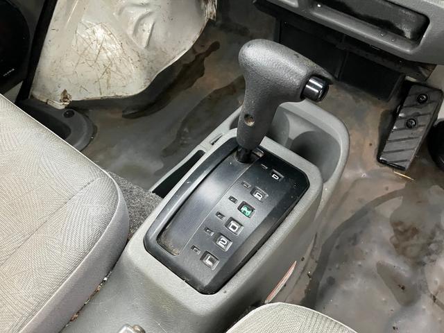 クリッパートラック ＳＤ　パートタイム４ＷＤ　三方開　オートマ　ＣＤ　ＥＴＣ　エアコン／パワステ無し（17枚目）