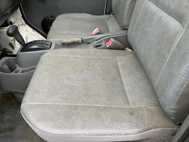 クリッパートラック ＳＤ　パートタイム４ＷＤ　三方開　オートマ　ＣＤ　ＥＴＣ　エアコン／パワステ無し（25枚目）