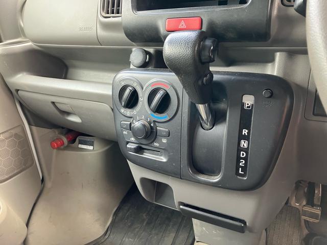 エブリイ ＰＡリミテッド　オートマ　エアコン　パワーステアリング　ドアバイザー　フロアゴムマット　キーレス　箱バン　タイヤ４本新品交換（7枚目）