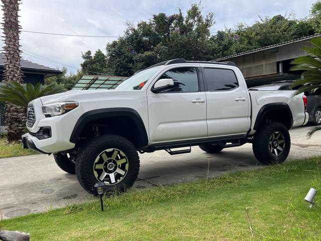 タコマ ダブルキャブ TRDパッケージ 新車並行 4WD 6inBDSリフトアップ YOKOHAMA A/T 4Runner純正ホイール トノカバー フロントグリル KICKERスピーカー ETC カメラ 禁煙車(21枚目)