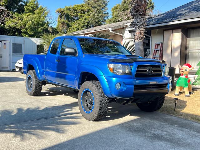 タコマ 　アクセスキャブ　４ＷＤ　ＴＲＤスポーツ　リフトアップ　アッパアーム　ＴＲＤマフラー　ＧＯＯＤＹＥＡＲタイヤ　ＰＲＯＣＯＭＰホイール　ブラックヘッドライト　ナビ　ＥＴＣ　自社輸入　実走行　禁煙車（3枚目）