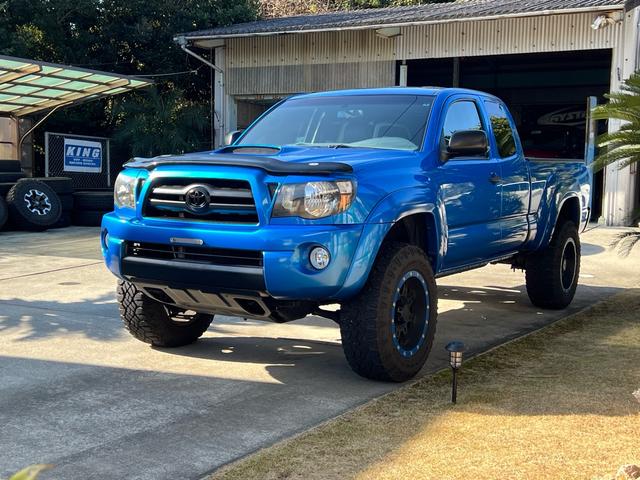 タコマ 　アクセスキャブ　４ＷＤ　ＴＲＤスポーツ　リフトアップ　アッパアーム　ＴＲＤマフラー　ＧＯＯＤＹＥＡＲタイヤ　ＰＲＯＣＯＭＰホイール　ブラックヘッドライト　ナビ　ＥＴＣ　自社輸入　実走行　禁煙車（7枚目）