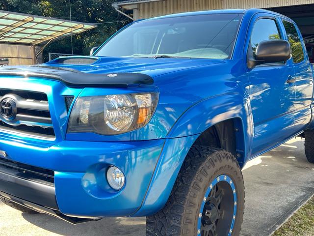 タコマ 　アクセスキャブ　４ＷＤ　ＴＲＤスポーツ　リフトアップ　アッパアーム　ＴＲＤマフラー　ＧＯＯＤＹＥＡＲタイヤ　ＰＲＯＣＯＭＰホイール　ブラックヘッドライト　ナビ　ＥＴＣ　自社輸入　実走行　禁煙車（8枚目）