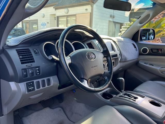 タコマ 　アクセスキャブ　４ＷＤ　ＴＲＤスポーツ　リフトアップ　アッパアーム　ＴＲＤマフラー　ＧＯＯＤＹＥＡＲタイヤ　ＰＲＯＣＯＭＰホイール　ブラックヘッドライト　ナビ　ＥＴＣ　自社輸入　実走行　禁煙車（24枚目）