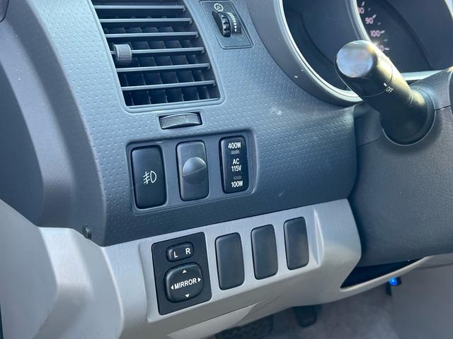 タコマ 　アクセスキャブ　４ＷＤ　ＴＲＤスポーツ　リフトアップ　アッパアーム　ＴＲＤマフラー　ＧＯＯＤＹＥＡＲタイヤ　ＰＲＯＣＯＭＰホイール　ブラックヘッドライト　ナビ　ＥＴＣ　自社輸入　実走行　禁煙車（25枚目）