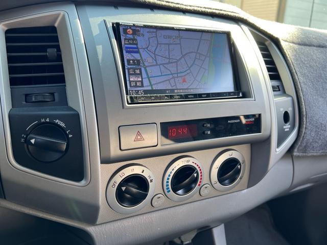 タコマ 　アクセスキャブ　４ＷＤ　ＴＲＤスポーツ　リフトアップ　アッパアーム　ＴＲＤマフラー　ＧＯＯＤＹＥＡＲタイヤ　ＰＲＯＣＯＭＰホイール　ブラックヘッドライト　ナビ　ＥＴＣ　自社輸入　実走行　禁煙車（28枚目）