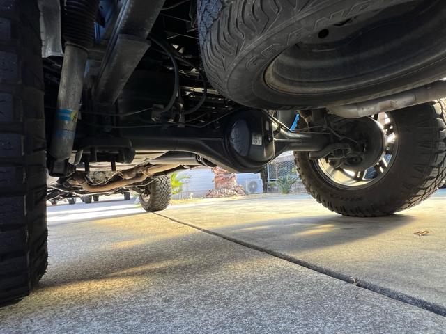 タコマ 　アクセスキャブ　４ＷＤ　ＴＲＤスポーツ　リフトアップ　アッパアーム　ＴＲＤマフラー　ＧＯＯＤＹＥＡＲタイヤ　ＰＲＯＣＯＭＰホイール　ブラックヘッドライト　ナビ　ＥＴＣ　自社輸入　実走行　禁煙車（36枚目）