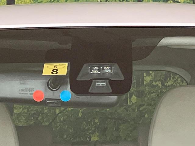J 衝突軽減ブレーキ 禁煙車 踏み間違い防止 純正オーディオ 横滑り防止装置 盗難防止装置 CD再生 AUX再生 プライバシーガラス ヒルスタートアシスト ブレーキアシスト トラクションコントロール(3枚目)