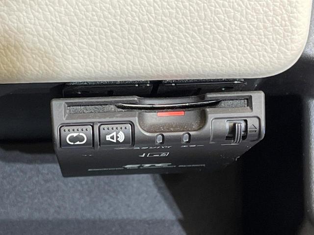 J 衝突軽減ブレーキ 禁煙車 純正ナビ ETC 電動格納ミラー Bluetooth再生 ドラレコ CD 盗難防止システム 衝突安全ボディ プライバシーガラス パワーウィンドウ パワーステアリング(6枚目)