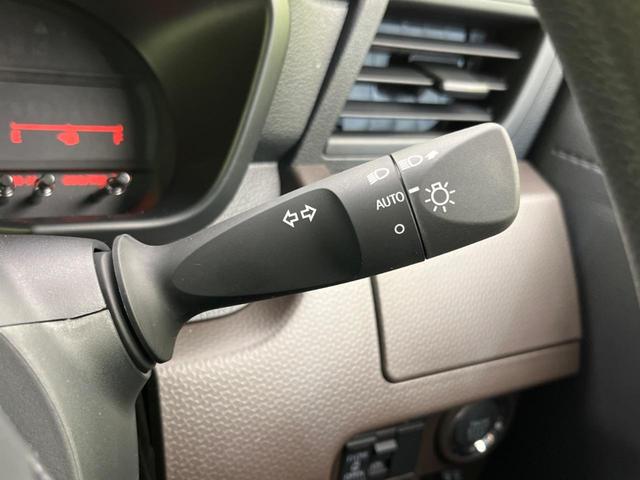 X 登録済未使用車 スマートアシスト パワースライドドア スマートキー レーンアシスト アイドリングストップ クリアランスソナー オートハイビーム ステアリングスイッチ プライバシーガラス(7枚目)