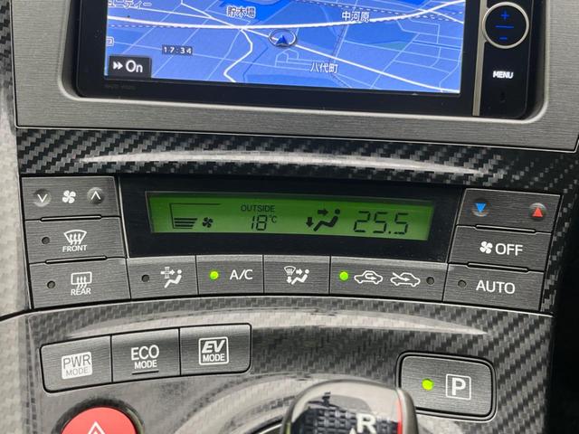 プリウス Ｓツーリングセレクション・Ｇ’ｓ　禁煙車　純正ナビ　バックカメラ　クルーズコントロール　スマートキー　ＥＴＣ　オートエアコン　ドライブレコーダー　電動格納ミラー　シートリフター　ＨＩＤヘッドライト　プライバシーガラス　盗難防止システム（7枚目）