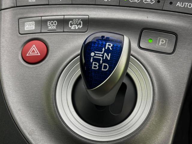 プリウスＰＨＶ Ｇ　純正ナビ　バックカメラ　Ｂｌｕｅｔｏｏｔｈ　ＥＴＣ　ＨＩＤヘッドライト　クルーズコントロール　オートエアコン　オートライト　スマートキー　禁煙車　パワーシート　電動格納ミラー（24枚目）