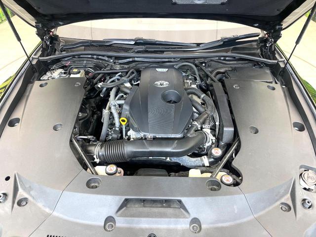 クラウン ＲＳ　禁煙車　メーカナビ　セーフティセンス　レーダークルーズコントロール　バックモニター　ＥＴＣ　Ｂｌｕｅｔｏｏｔｈ　シートヒーター　ＬＥＤヘッドライト　ＬＥＤフォグライト　パワーシート　スマートキー（18枚目）