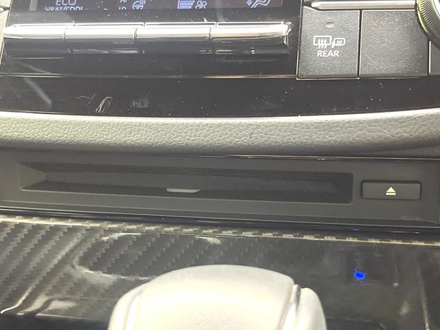 クラウン ＲＳ　禁煙車　メーカナビ　セーフティセンス　レーダークルーズコントロール　バックモニター　ＥＴＣ　Ｂｌｕｅｔｏｏｔｈ　シートヒーター　ＬＥＤヘッドライト　ＬＥＤフォグライト　パワーシート　スマートキー（31枚目）