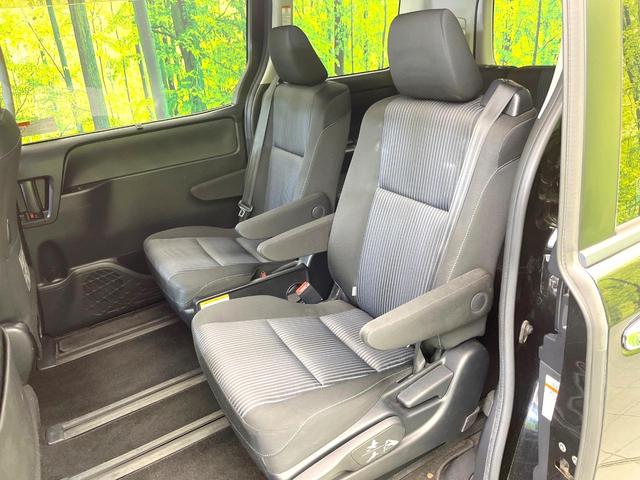 ヴォクシー ＺＳ　禁煙車　ＢＩＧＸ１０型ナビ　フリップダウンモニター　両側パワスラ　バックモニター　リアオートエアコン　オートエアコン　ＥＴＣ　スマートキー　オートライト　ＬＥＤヘッド　サンシェード　シートリフター（30枚目）