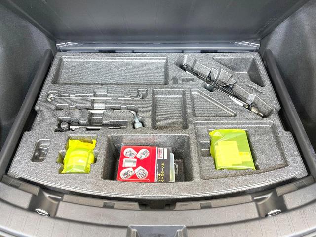 カローラツーリング ハイブリッド ダブルバイビー 禁煙車 純正ナビ バックカメラ BSM ヘッドアップディスプレイ セーフティセンス LEDヘッドライト LEDフォグライト レーダークルーズ ステアリングヒーター シートヒーター(40枚目)