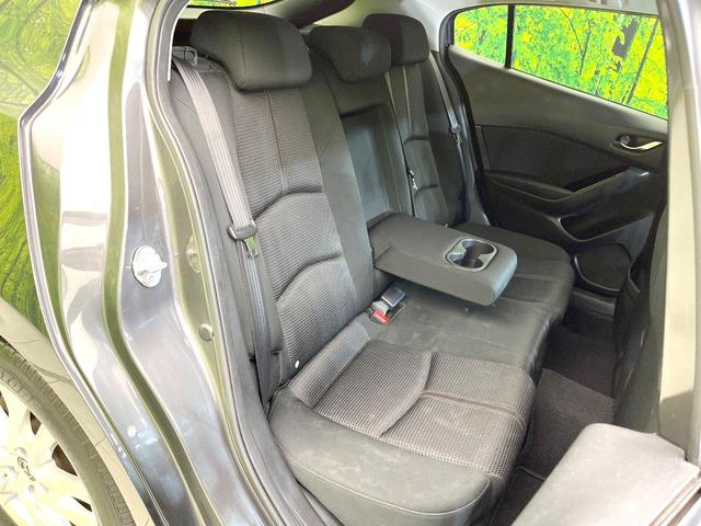 後部座席も気になるようなキズ・汚れやへたり等、大きなダメージはなく、良好な状態です。