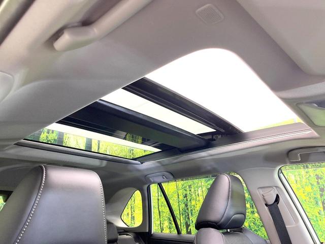 【サンルーフ】開放感たっぷりの希少装備、サンルーフが装着されています！車内に明かりを取り入れたり景色を楽しむ以外にも、車内の空気も簡単に換気できて快適です！