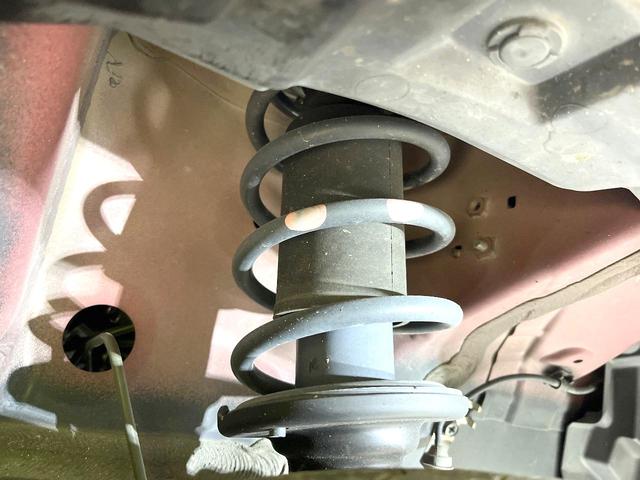 お車を安心してお乗りいただく為には、足回りの定期点検が欠かせません。サービスサポート（有償保証）では無料点検もご提供しており、安心のカーライフをお過ごしいただけるサポート体制が整っています。