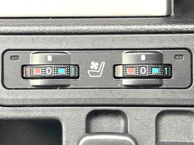 ランドクルーザープラド TX Lパッケージ マットブラックエディション 禁煙車 純正9型ナビ サンルーフ セーフティセンス レーダークルーズ シートヒーター ベンチレーション ブラック内装 パワーシート ブラックルーフレール LEDヘッド オートライト ETC(7枚目)