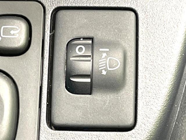 アクア Sスタイルブラック 禁煙車 純正ナビ バックモニター セーフティセンス Bluetooth スマートキー オートエアコン ETC オートライト ステアリングスイッチ 電動格納ミラー シートリフター バニティミラー(41枚目)