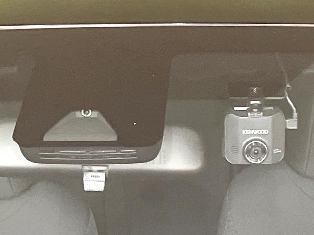 ヤリス ハイブリッドZ 禁煙車 純正8型ディスプレイ ナビキット 全方位モニター セーフティセンス レーダークルーズ BSM ブラックルーフ ドラレコ ETC ヘッドアップディスプレイ シートヒーター LEDヘッド(5枚目)