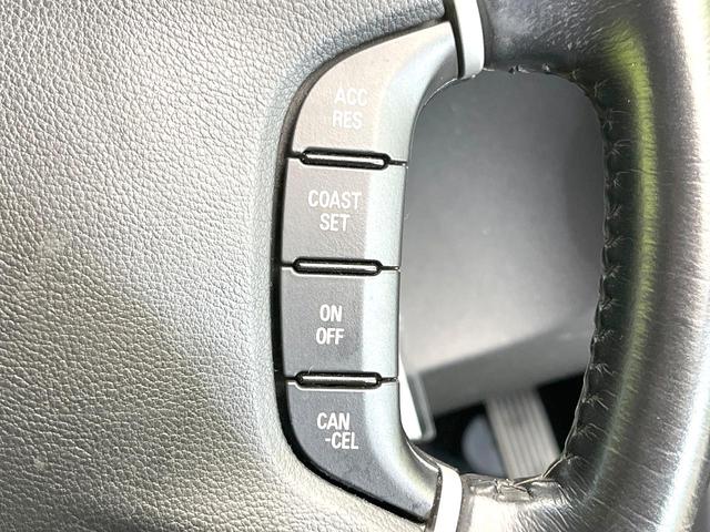 【クルーズコントロール】高速道路もラクラク走行。アクセルを離しても一定速度で走行ができ、長距離運転時の負担を軽減！加速・減速も簡単なスイッチ操作で調整できます。
