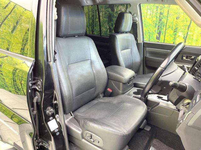 運転席シート廻りは使用感も少なく、良好な状態となっています。丁寧に使われていたことがよくわかりますね。