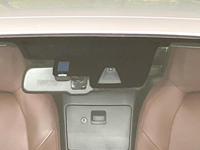 【ｉ−ＡＣＴＩＶＥＳＥＮＳＥ】走行中に前方の車両等を認識し、衝突しそうな時は警報とブレーキで衝突回避と被害軽減をアシスト。より安全にドライブをお楽しみいただけます。