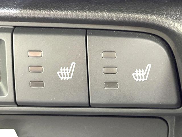 【シートヒーター】寒い日に重宝するシートヒーター！エアコンより早く温まってくれるので寒がりの人も安心ですね♪エアコンの温風は乾燥するから苦手、という方にもをおすすめです。