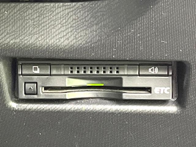 アクア Ｇブラックソフトレザーセレクション　禁煙車　純正ナビ　バックモニター　クルーズコントロール　スマートキー　ＥＴＣ　オートエアコン　合皮ーシート　ＬＥＤヘッド　オートライト　フォグ　シートヒーター　シートリフター　電動格納ミラー（6枚目）