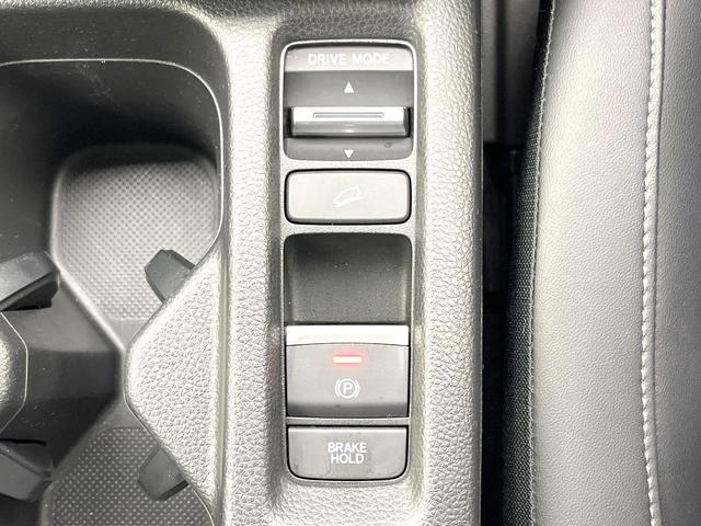 ヴェゼル ｅ：ＨＥＶ　Ｚ　禁煙車　純正９型ナビ　バックモニター　ホンダセンシング　レーダークルーズ　ＢＳＭ　パワーバックドア　ステアリングヒーター　シートヒーター　オートエアコン　置くだけ充電　ＥＴＣ　ＬＥＤヘッド（42枚目）