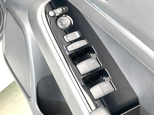 ヴェゼル ｅ：ＨＥＶ　Ｚ　禁煙車　純正９型ナビ　バックモニター　ホンダセンシング　レーダークルーズ　ＢＳＭ　パワーバックドア　ステアリングヒーター　シートヒーター　オートエアコン　置くだけ充電　ＥＴＣ　ＬＥＤヘッド（43枚目）