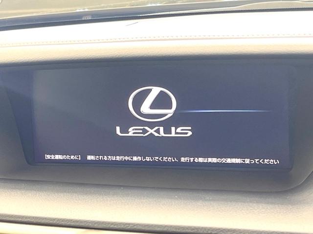 【純正ナビ】人気の純正ナビを装備しております。ナビの使いやすさはもちろん、オーディオ機能も充実！キャンプや旅行はもちろん、通勤や買い物など普段のドライブも楽しくなるはず♪