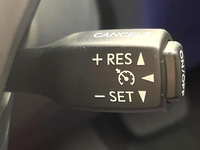 【クルーズコントロール】高速道路もラクラク走行。アクセルを離しても一定速度で走行ができ、長距離運転時の負担を軽減！加速・減速も簡単なスイッチ操作で調整できます。