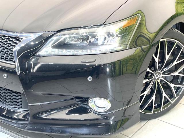 【ＬＥＤヘッドライト】悪天候や夜間走行時も良好な視界を確保し安心して運転できる高輝度ＬＥＤヘッドライトを装備！点灯速度が早く、消費電力も抑えられています。