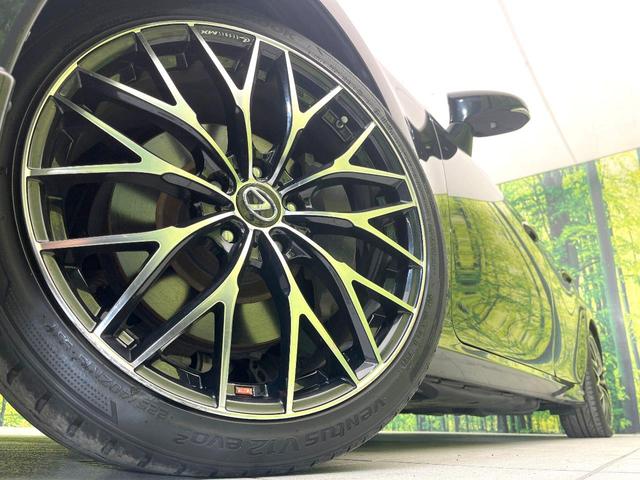 【純正１９インチアルミホイール】外観にマッチした純正アルミホイールを装着しております。各種社外アルミホイールや、スタッドレスタイヤも取扱いしております。是非ご相談ください♪