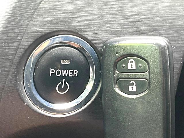 プリウス Ｓ　禁煙車　純正ナビ　バックモニター　オートエアコン　スマートキー　ＥＴＣ　オートライト　シートリフター　ステアリングスイッチ　ヘッドライトレベライザー　フォグ　電動格納ミラー（5枚目）