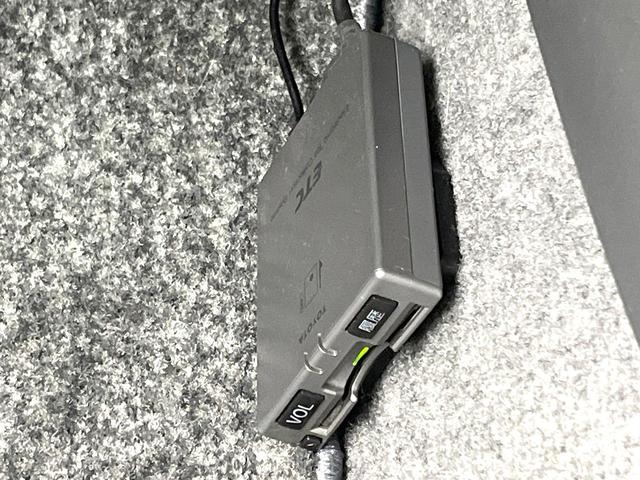 プリウス Ｓ　禁煙車　純正ナビ　バックモニター　オートエアコン　スマートキー　ＥＴＣ　オートライト　シートリフター　ステアリングスイッチ　ヘッドライトレベライザー　フォグ　電動格納ミラー（6枚目）