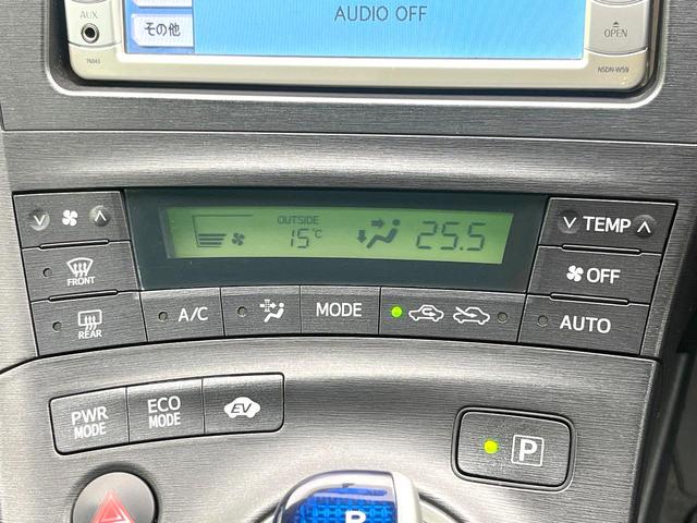 プリウス Ｓ　禁煙車　純正ナビ　バックモニター　オートエアコン　スマートキー　ＥＴＣ　オートライト　シートリフター　ステアリングスイッチ　ヘッドライトレベライザー　フォグ　電動格納ミラー（7枚目）