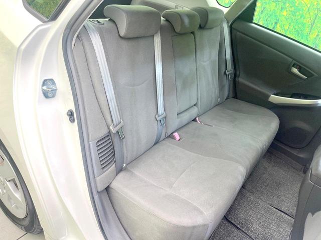 プリウス Ｓ　禁煙車　純正ナビ　バックモニター　オートエアコン　スマートキー　ＥＴＣ　オートライト　シートリフター　ステアリングスイッチ　ヘッドライトレベライザー　フォグ　電動格納ミラー（9枚目）