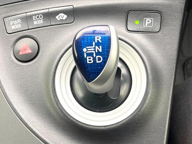 プリウス Ｓ　禁煙車　純正ナビ　バックモニター　オートエアコン　スマートキー　ＥＴＣ　オートライト　シートリフター　ステアリングスイッチ　ヘッドライトレベライザー　フォグ　電動格納ミラー（21枚目）