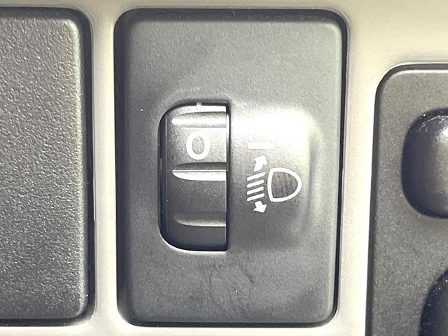 プリウス Ｓ　禁煙車　純正ナビ　バックモニター　オートエアコン　スマートキー　ＥＴＣ　オートライト　シートリフター　ステアリングスイッチ　ヘッドライトレベライザー　フォグ　電動格納ミラー（41枚目）