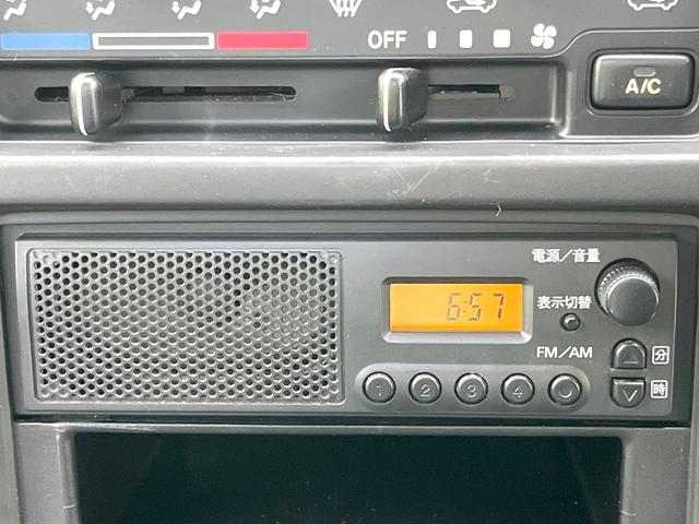キャリイトラック ＫＣ　禁煙車　ＭＴ車　ＡＭ／ＦＭ　シガーライター　ヘッドライトレベライザー　サンバイザー　マッドガード　アシストグリップ（3枚目）