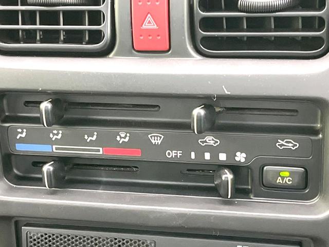 キャリイトラック ＫＣ　禁煙車　ＭＴ車　ＡＭ／ＦＭ　シガーライター　ヘッドライトレベライザー　サンバイザー　マッドガード　アシストグリップ（4枚目）