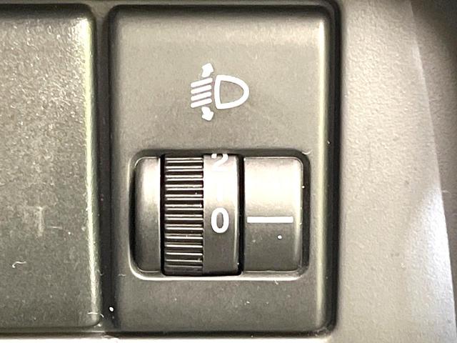 キャリイトラック ＫＣ　禁煙車　ＭＴ車　ＡＭ／ＦＭ　シガーライター　ヘッドライトレベライザー　サンバイザー　マッドガード　アシストグリップ（8枚目）