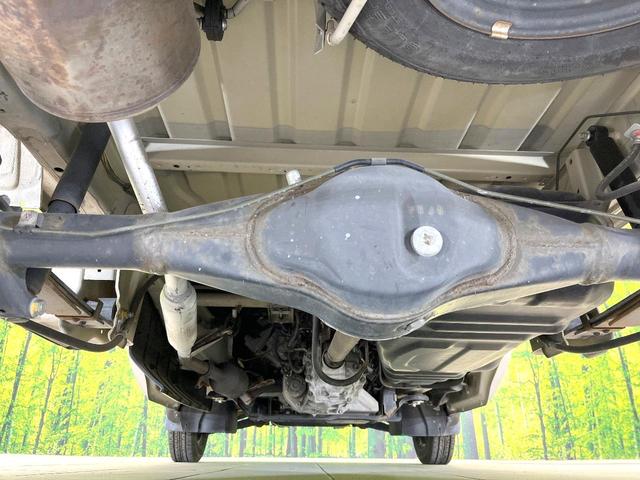 キャリイトラック ＫＣ　禁煙車　ＭＴ車　ＡＭ／ＦＭ　シガーライター　ヘッドライトレベライザー　サンバイザー　マッドガード　アシストグリップ（19枚目）