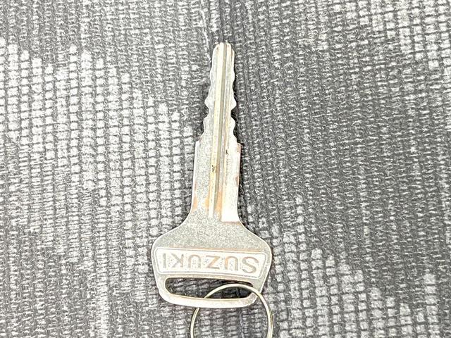 キャリイトラック ＫＣ　禁煙車　ＭＴ車　ＡＭ／ＦＭ　シガーライター　ヘッドライトレベライザー　サンバイザー　マッドガード　アシストグリップ（21枚目）