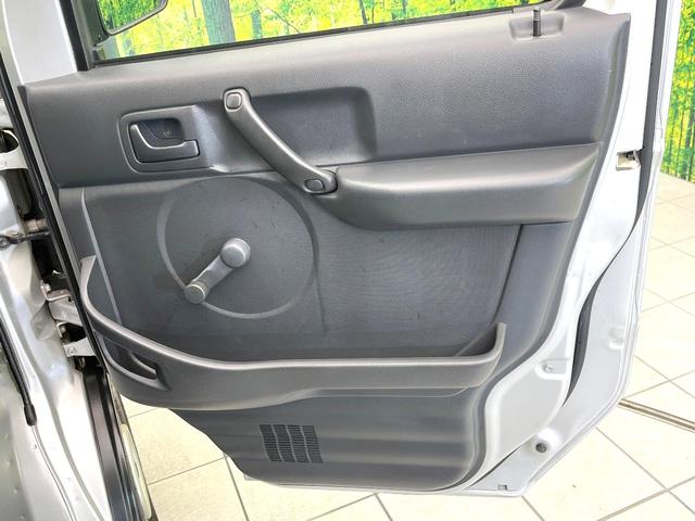 キャリイトラック ＫＣ　禁煙車　ＭＴ車　ＡＭ／ＦＭ　シガーライター　ヘッドライトレベライザー　サンバイザー　マッドガード　アシストグリップ（23枚目）