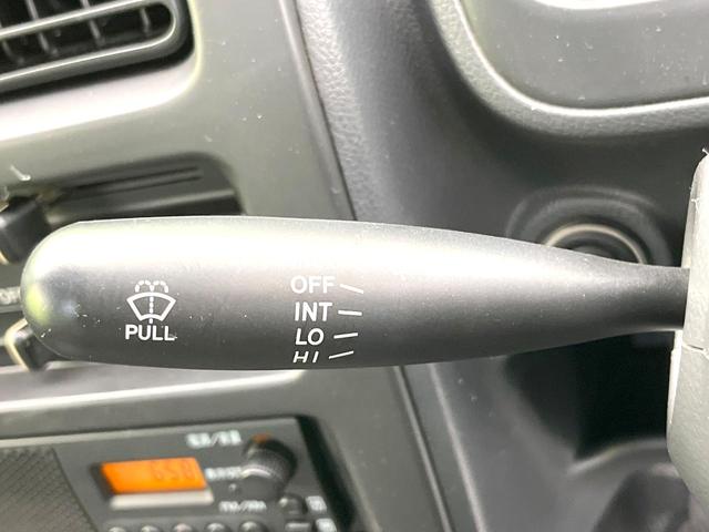 キャリイトラック ＫＣ　禁煙車　ＭＴ車　ＡＭ／ＦＭ　シガーライター　ヘッドライトレベライザー　サンバイザー　マッドガード　アシストグリップ（29枚目）